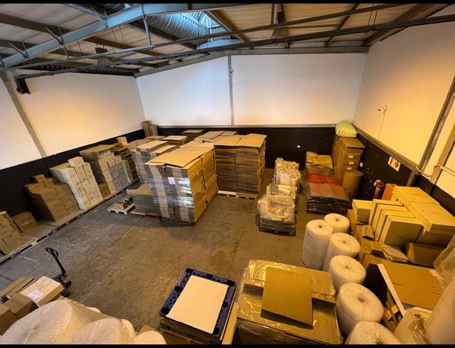 252M² WAREHOUSE TO LET IN LASER PARK